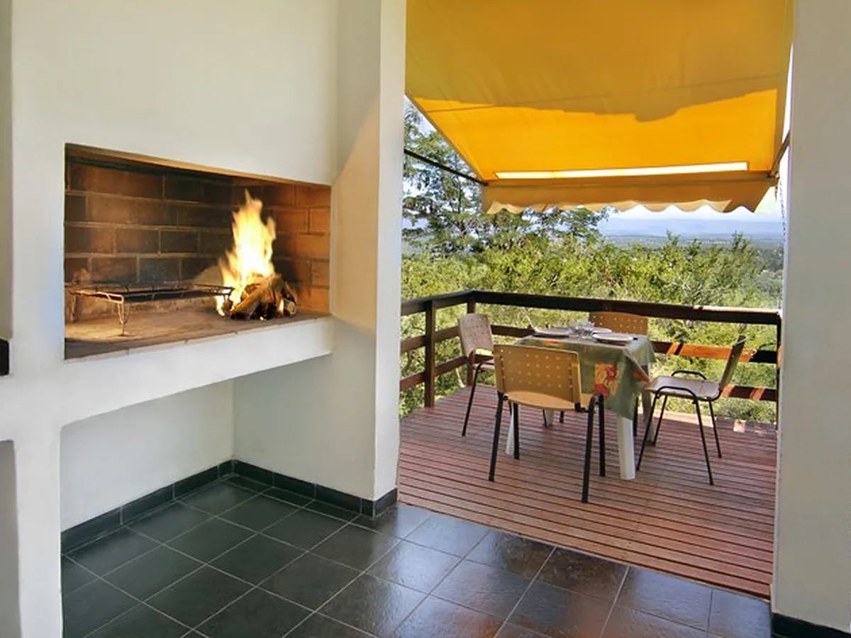 Asador individual con deck y vista al valle, Cabañas Mis Montañas, Villa General Belgrano